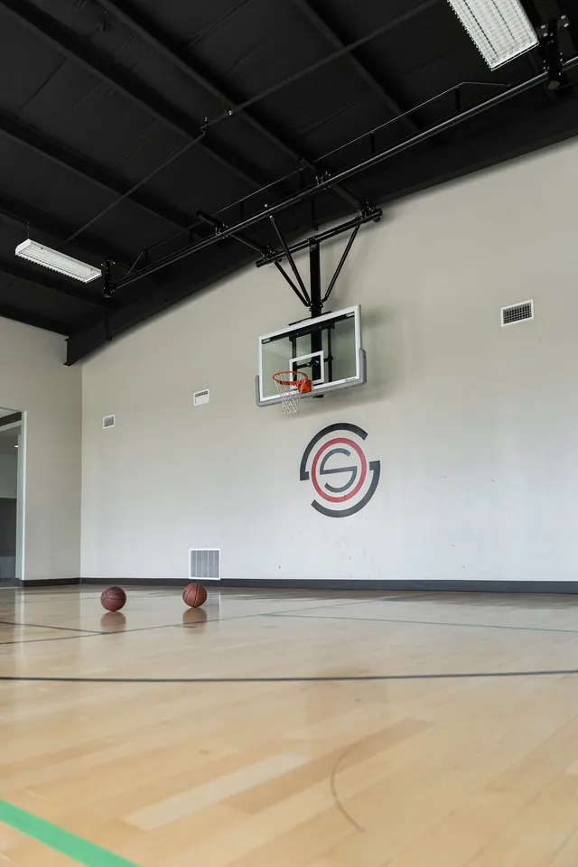 Basketball court in the therapy gym at Sparks Orthopedics