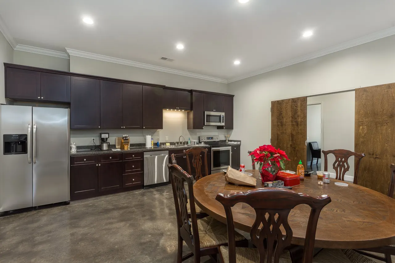 Break room kitchen at Batey & Sanders