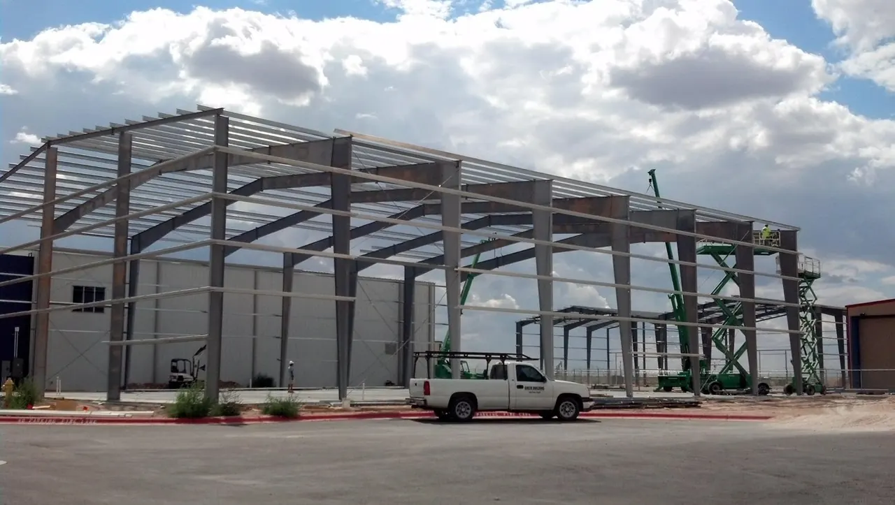 Hangar frames with purlins going on